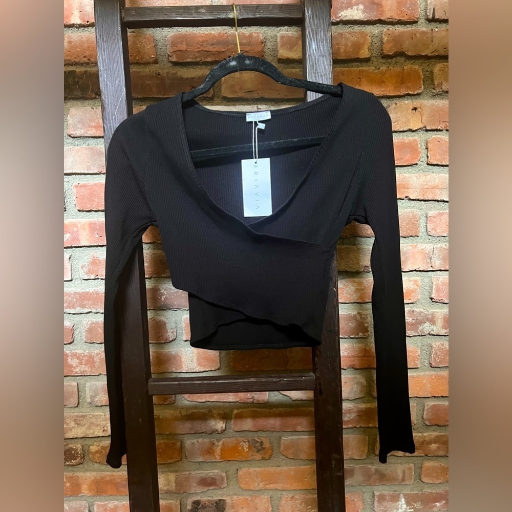 Briavia black laguna long sleeve wrap top ribbed NWT crop top  M/L